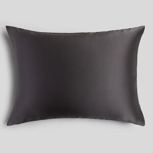 Parachute Mulberry Silk Standard Pillowcase in Slate Black